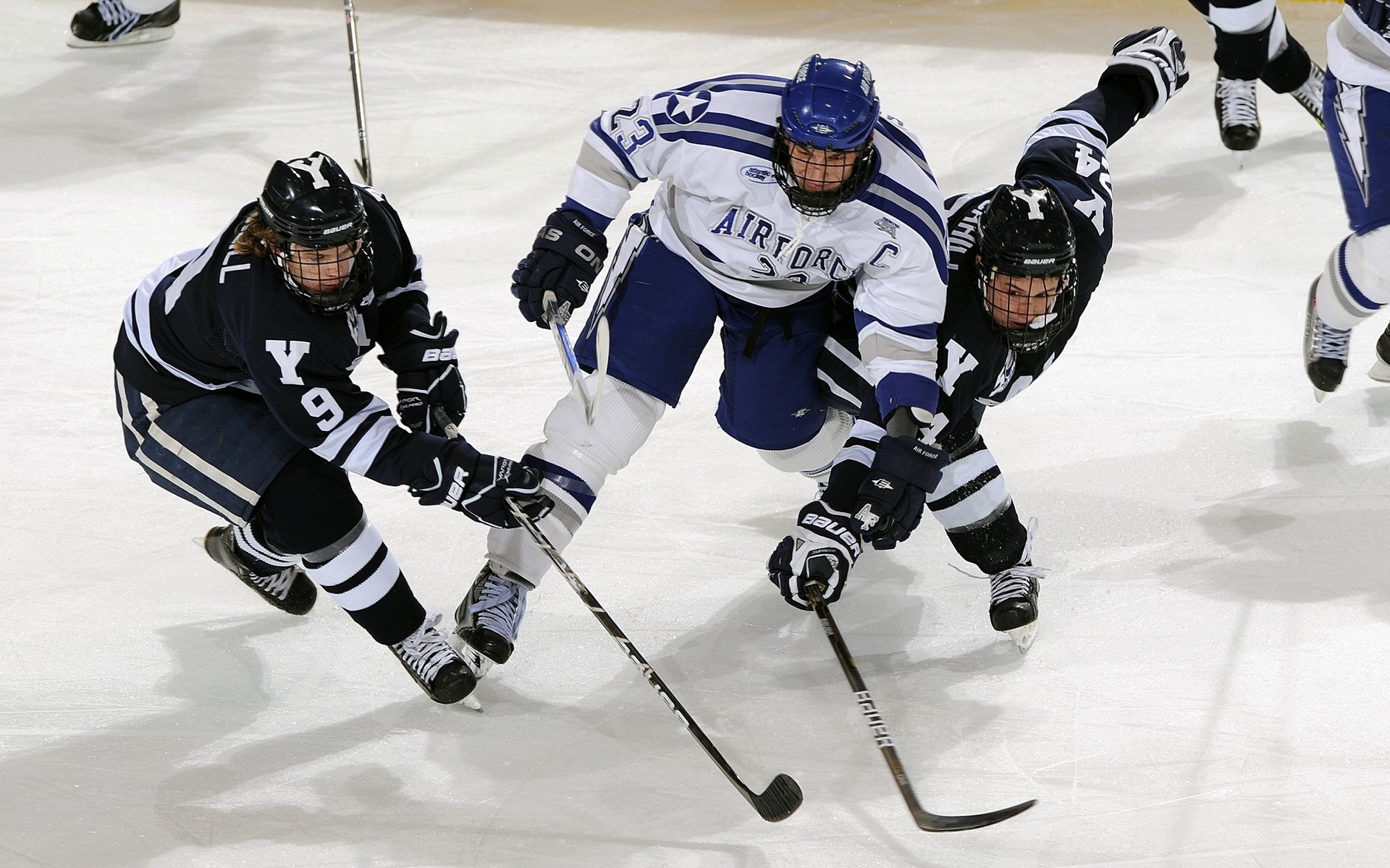 “意甲硬实力对决，冠军争夺依旧激烈”，意甲榜首