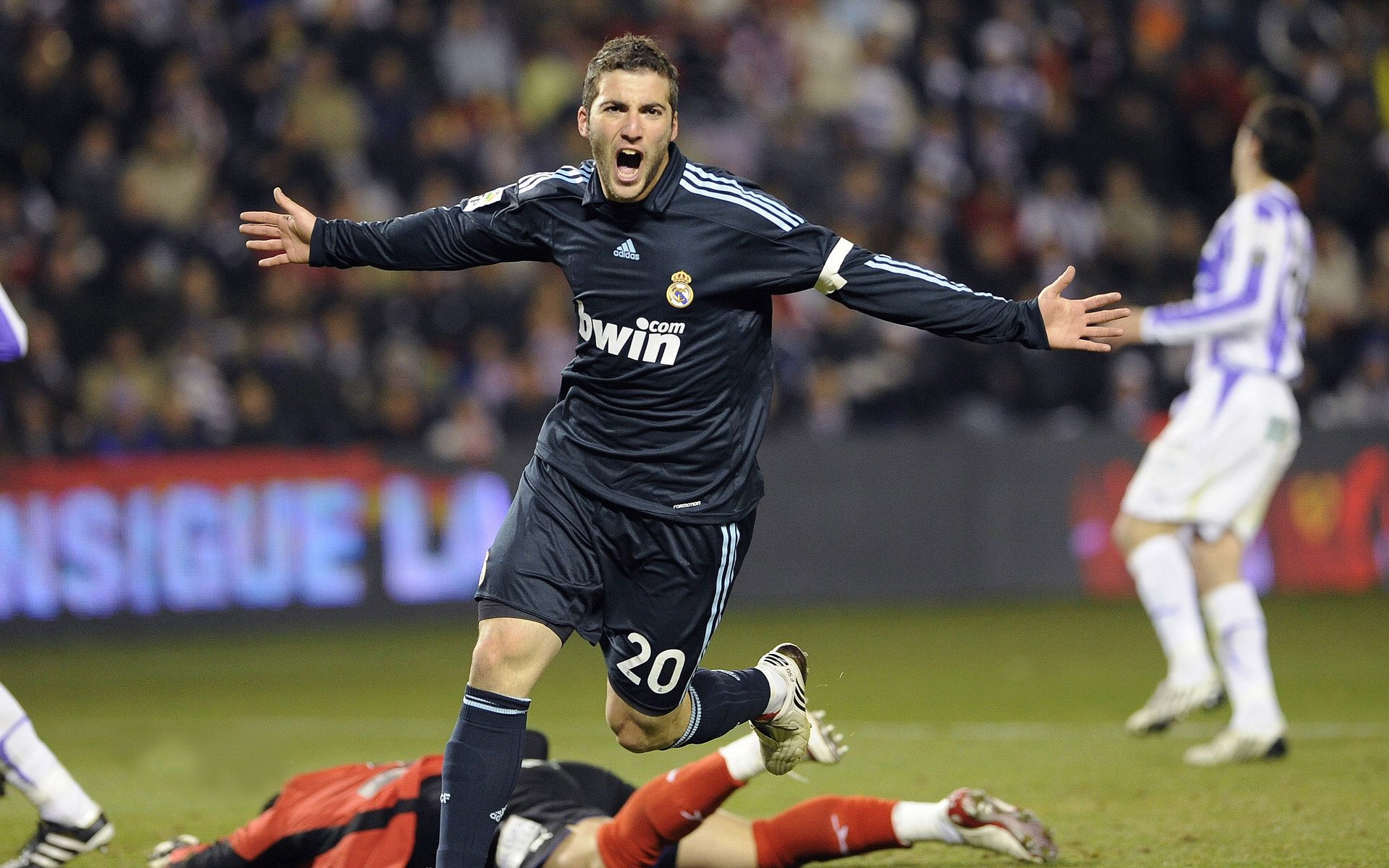 《女性玩家崭露头角：电竞舞台越发多元化》，女性玩家的头像